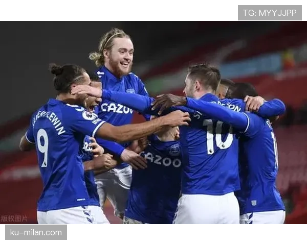 接管直塞撕开后防线，贝克汉姆由边路变身组织者